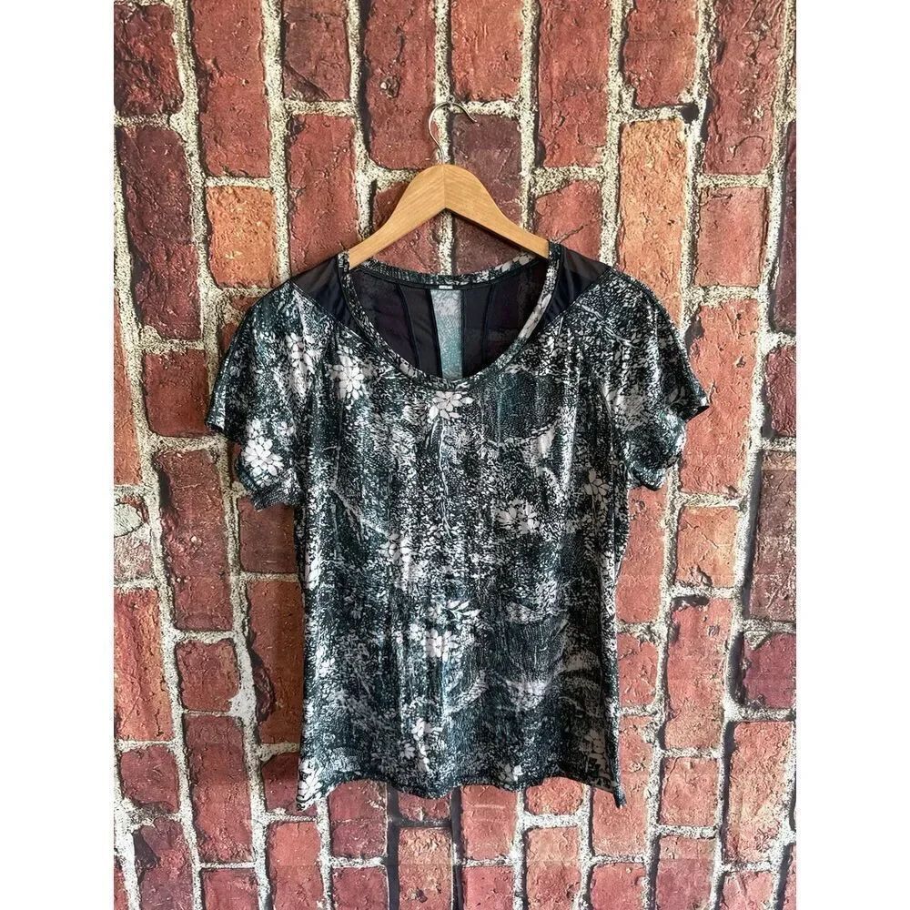 Lululemon Womens Multicolor Floral Pattern Short Sleeve Atlhetic Shirt Size M